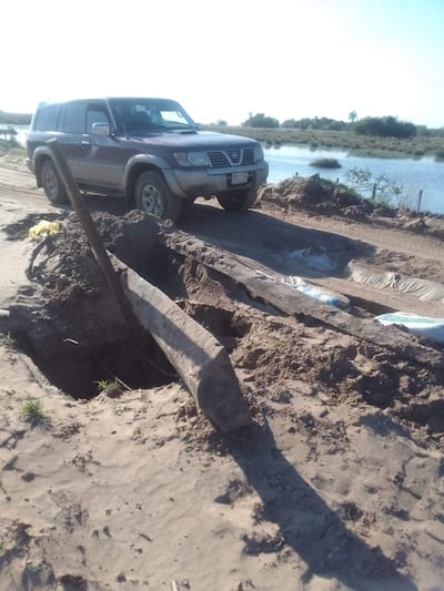 Mal estado de camino y puente genera preocupación a conductores de Yabebyry y Laureles.