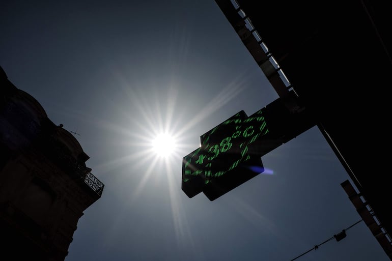 Un termómetro de una farmacia en Lyon marcaba 38 grados centígrados el pasado 26 de mayo.