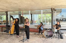 Uno de los ensambles actuando en el Sitio de Memoria y Centro Cultural 1A Ycuá Bolaños.