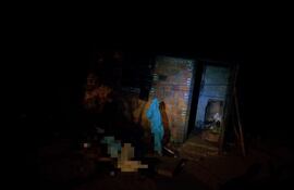 El hombre fue hallado muerto, con 14 heridas de arma blanca, en una vivienda descuidada en Benjamín Aceval.