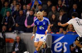 El delantero paraguayo Julio Enciso Espínola en su estreno con la camiseta de Racing de Estrasburgo.