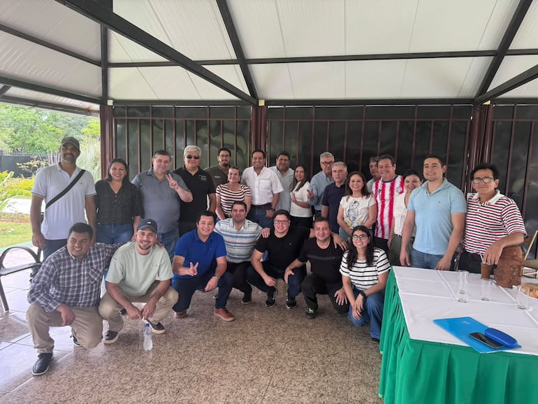 Autoridades partidarias del PLRA reunidas.