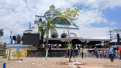 Basura en inmediaciones de la Basílica de Caacupé.