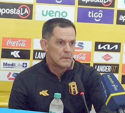 Víctor Eduardo Ceferino Bernay (04/04/1970), director técnico de Guaraní.