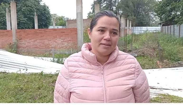 Alba Pintos madre de familia y miembros de la ACE de la institución educativa desmintió el informe del presidente de la República Santiago Peña