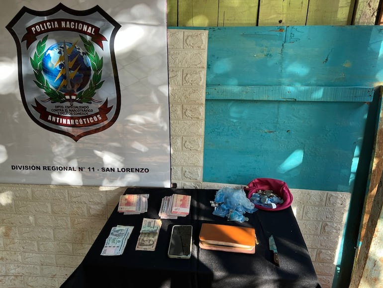 Algunas de las evidencias que fueron recogidas durante los procedimientos.