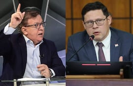 Duarte Frutos, con traje oscuro y gafas, habla apasionadamente, mientras Orué, en saco azul, escucha con atención cerca de un micrófono.