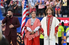 Jennifer Hicks y Miguel Narváez entonaron el Himno Nacional antes del partido entre Paraguay y Estados Unidos en el Mundial 2026.