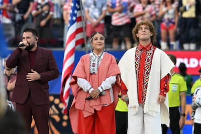Jennifer Hicks y Miguel Narváez entonaron el Himno Nacional antes del partido entre Paraguay y Estados Unidos en el Mundial 2026.