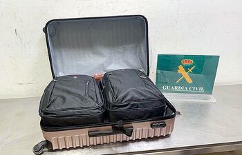 Las dos mochilas con droga que fueron cargadas en Luque.