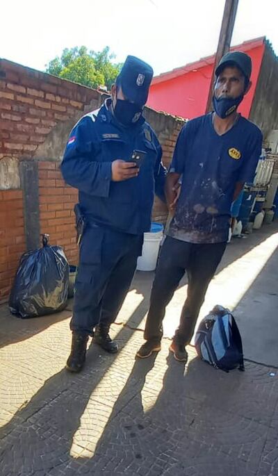 Momento en que fue aprehendido, Francisco Roberto Méndez Irala, en la zona de Ñemby.  Fue imputado por abuso sexual en niños