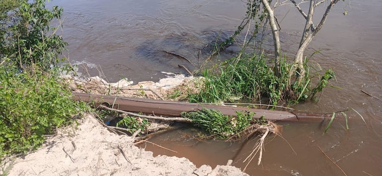 El corte de la energía fue ocasionada por la caída de uno de los postes de la ANDE ubicado en una de  orillas del río Jejui