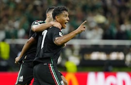 Luis Romo de México celebra su gol este jueves, en un partido del grupo A del Mundial de la FIFA 2026 entre México y Corea del Sur, en el estadio Akron en Guadalajara (México).