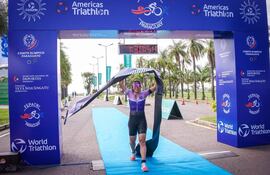 La paraguaya Susana Guillén fue la mejor del evento multidisciplinario de la Copa Paraguay de Triatlón.