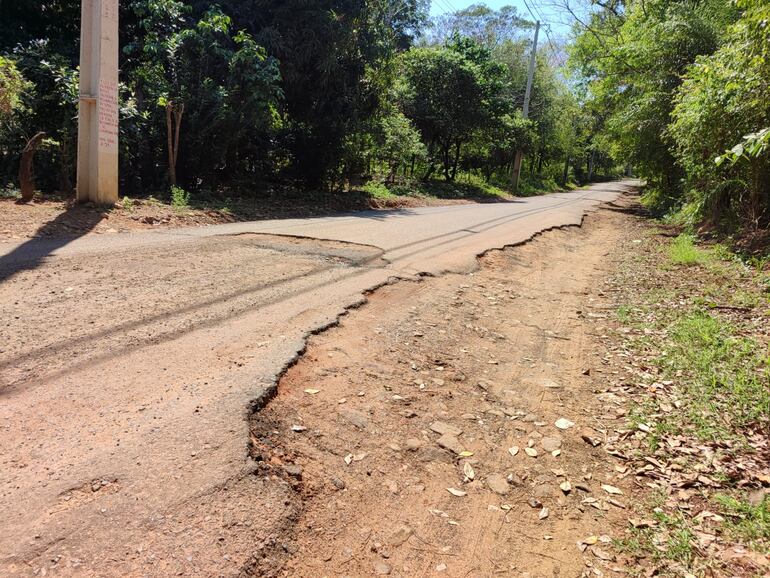 El camino del barrio San Vicente está en condiciones desastrosas y constituye una vía alternativa muy utilizada durante los feriados o cuando se registran cierres en la ruta principal.
