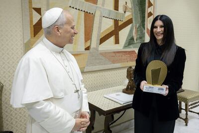La cantante italiana Laura Pausini en una audiencia privada con el Papa León XIV en la Ciudad del Vaticano.(EFE/EPA/VATICAN MEDIA)
