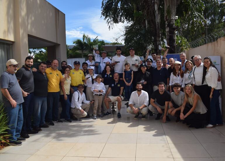 Dirigentes del CVAP y tripulaciones que estuvieron presentes en el Gran Premio Clase "A".