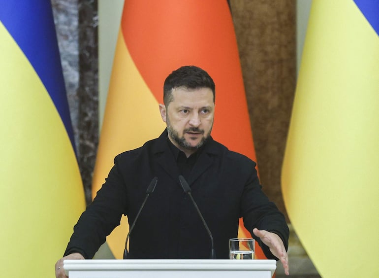 KYIV (Ukraine), 04/10/2026.- Ukraine's President Volodymyr Zelensky speaks during a joint press conference with Germany's Chancellor Friedrich Merz (not pictured) at the Mariinskyi Palace in Kyiv, Ukraine, 04 October 2026. Friedrich Merz arrived in Kyiv to meet with top Ukrainian officials amid the ongoing Russian invasion. (Alemania, Ucrania, Kiev) EFE/EPA/SERGEY DOLZHENKO

