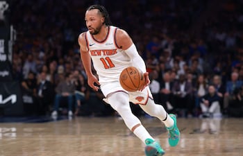 Jalen Brunson salió como siempre al rescate al convertir 14 puntos en un fulgurante parcial de 18-1 con el que Nueva York se metió otra vez en la pelea.