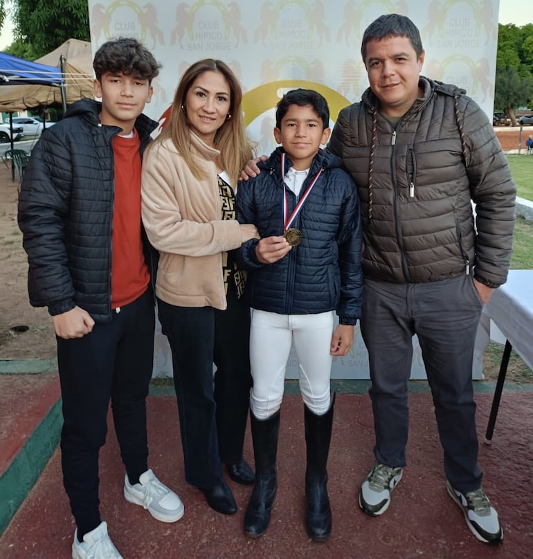 Mauricio Brizuela se impuso en la categoría 1.20.