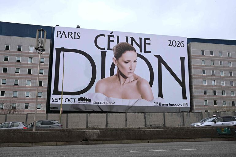 Uno de los carteles colocados en París para anunciar la serie de conciertos de Céline Dion.