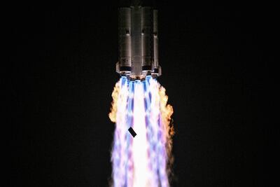 Imagen de archivo, un cohete portador Larga Marcha-2F, que transportaba la nave espacial Shenzhou-21 y una tripulación de tres astronautas, despegaba del Centro de Lanzamiento de Satélites de Jiuquan, en el desierto de Gobi, en el noroeste de China, el 31 de octubre de 2025.