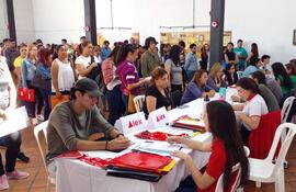 Más de 500 personas participaron de la primera feria del año realizado en el Tren Lechero.