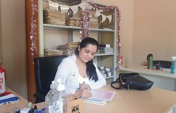 La abogada Ariana Rodas, trabaja hace ocho años en el registro civil de Puerto Antequera, sin suelo