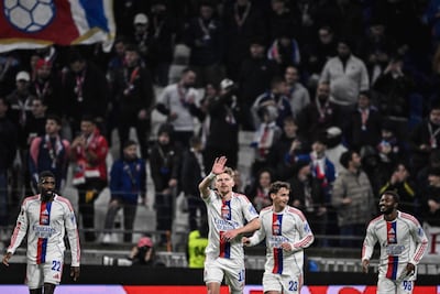 El centrocampista checo del Lyon,  Pavel Sulc, celebra tras marcar un gol durante el partido de la fase de liga de la UEFA Europa League entre el Olympique Lyonnais (OL) y el Go Ahead Eagles, en el Groupama Stadium en Décines-Charpieu, en el centro-este de Francia.