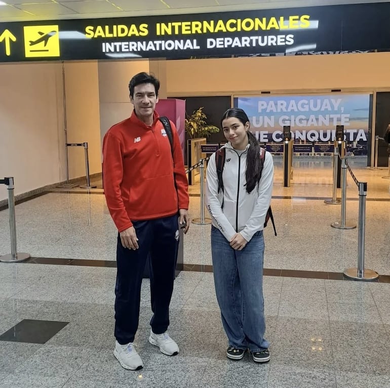 Esteban Casarino y Fiorella Gatti en el aeropuerto Silvio Pettirossi rumbo a Canada.