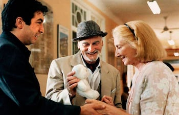 Héctor Alterio (centro) junto a Ricardo Darín y Norma Aleandro en "El hijo de la novia".