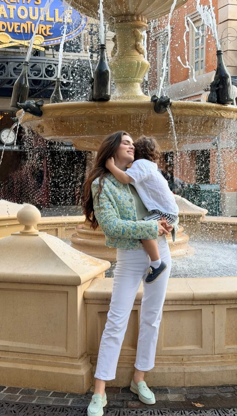 Una postal llena de amor. Nadia Ferreira con su hijo Marquito en Disney World. (Instagram/Nadia Ferreira)