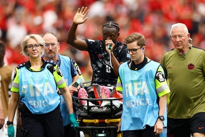 El mediocampista canadiense, Ismaël Kenneth Jordan Koné (24 años) es retirado del campo de juego, en el partido por la segunda ronda del Grupo B del Mundial 2026.