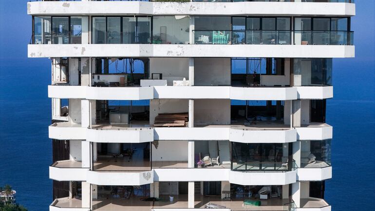 Un hotel afectado por el huracán Otis en el balneario de Acapulco, México.