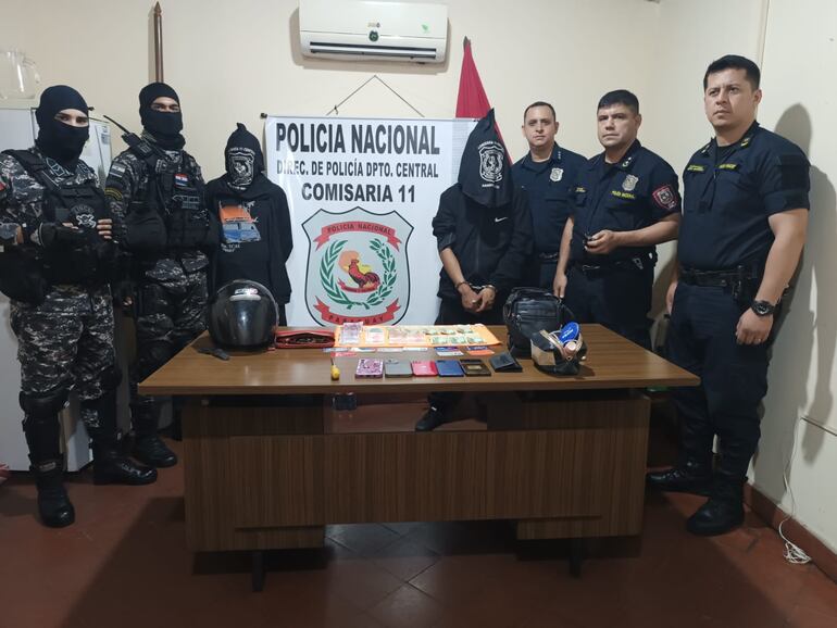 Ambos detenidos con las evidencias fueron llevados a la comisaría 11° Central de Arroyo Seco, donde quedaron a cargo del Ministerio Público.
