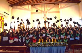 Egresan 76 profesionales de diferentes carreras de la UNVES, Sede Carapeguá.