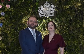 Danielle Dunne, embajadora de Reino Unido y Jack Lightley.