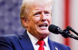 El candidato presidencial republicano, el expresidente de Estados Unidos, Donald Trump, habla en un mitin en Brick Breeden Fieldhouse en la Universidad Estatal de Montana.