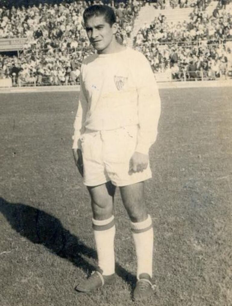 Juan Bautista Agüero con la camiseta del Sevilla.
