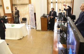 Momento que Hernán David Rivas Román juraba como integrante del JEM.