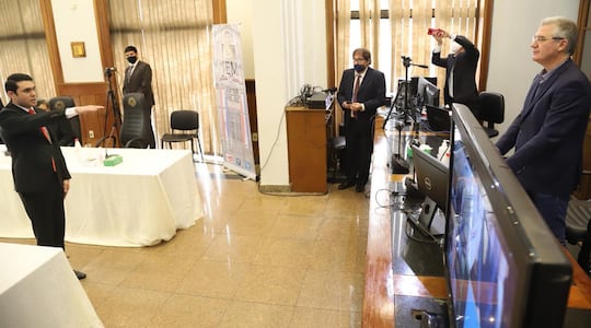 Momento que Hernán David Rivas Román juraba como integrante del JEM.