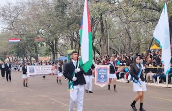 Con orgullo y alegría, los estudiantes fueron protagonistas del tradicional desfile.