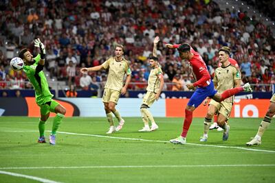 Atlético Madrid comenzó la liga derrotando al Granada.