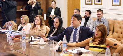 El senador Eduardo Nakayama (independiente) y las senadoras Yolanda Paredes (izq.) y Celeste Amarilla (PLRA).