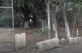 La plaza 30 de Julio está en estado de abandono. Vecinos reclaman que la Municipalidad de Asunción la ponga en condiciones.