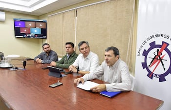 Entrevista con la UIA en la Central de la ANDE.
