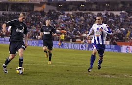 El taco de Guti para dejar a KArim Benzema a puertas del gol.