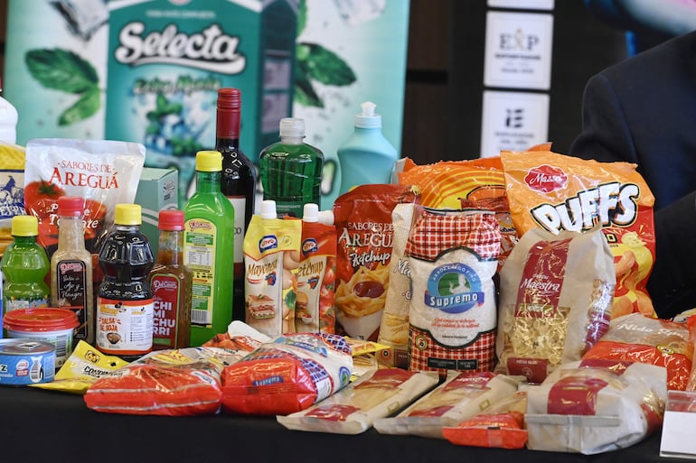 Entre los productos incluidos en las ofertas, destacan los alimentos básicos y de almacenamiento.