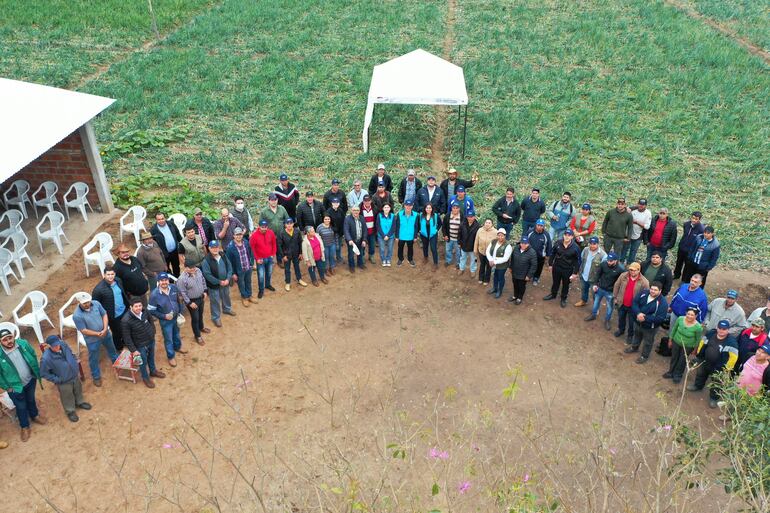 VIsta aérea de la jornada técnica sobre cebolla, organizado por el IPTA con la Cooperación Coreana.