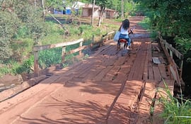 El puente en zona del Asentamiento San Rafael, de Pedro Juan Caballero se encuentra en un estado deplorable.